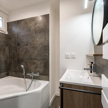 Amja Proche Clinique Saint-roch 3 3 Salles De Bain Parking Gratuit Ideal Famille Groupe Coworking 10 Min Centre 10 Min 5 Min Sortie Autoroute Montpellier