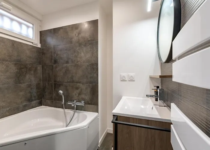 Amja Proche Clinique Saint-roch 3 3 Salles De Bain Parking Gratuit Ideal Famille Groupe Coworking 10 Min Centre 10 Min 5 Min Sortie Autoroute Montpellier